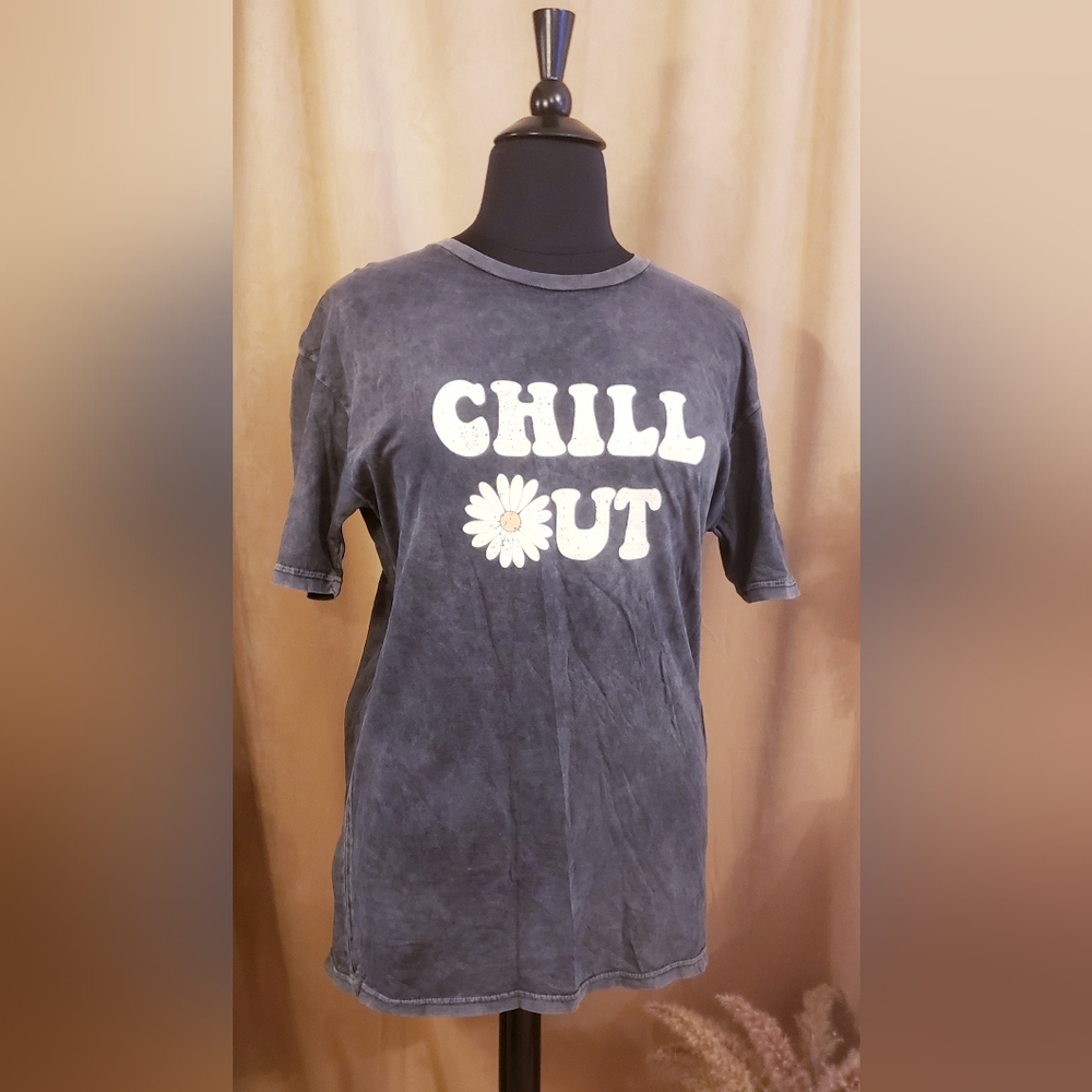 CHILL OUT GRAPHIC TEE